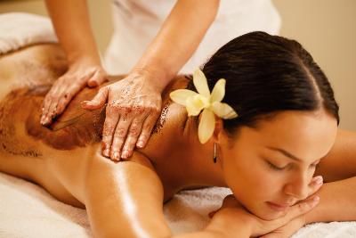 closeup-therapist-massaging-woman-s-back-during-hot-chocolate-spa-treatment.jpg
